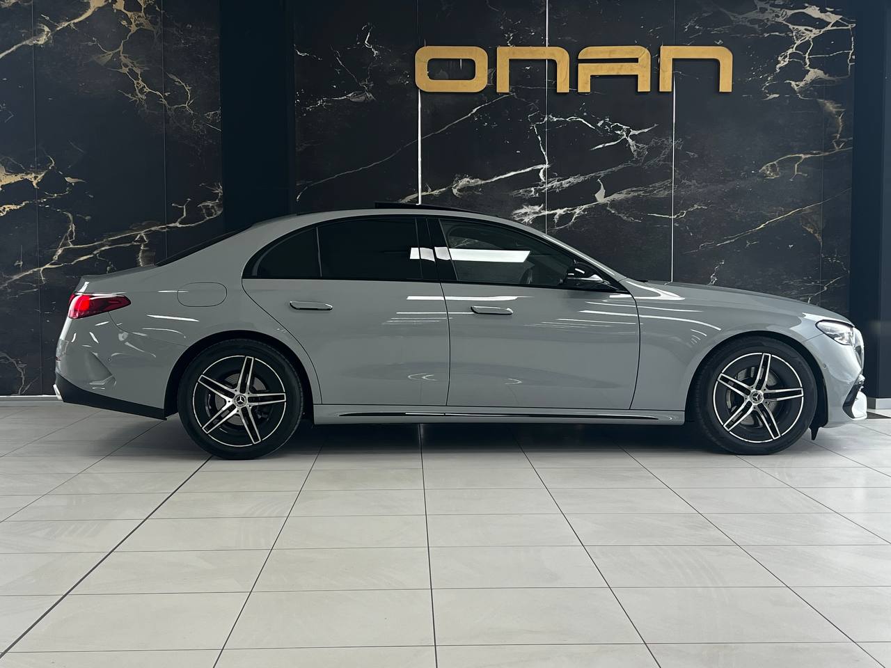 MERCEDES E 220