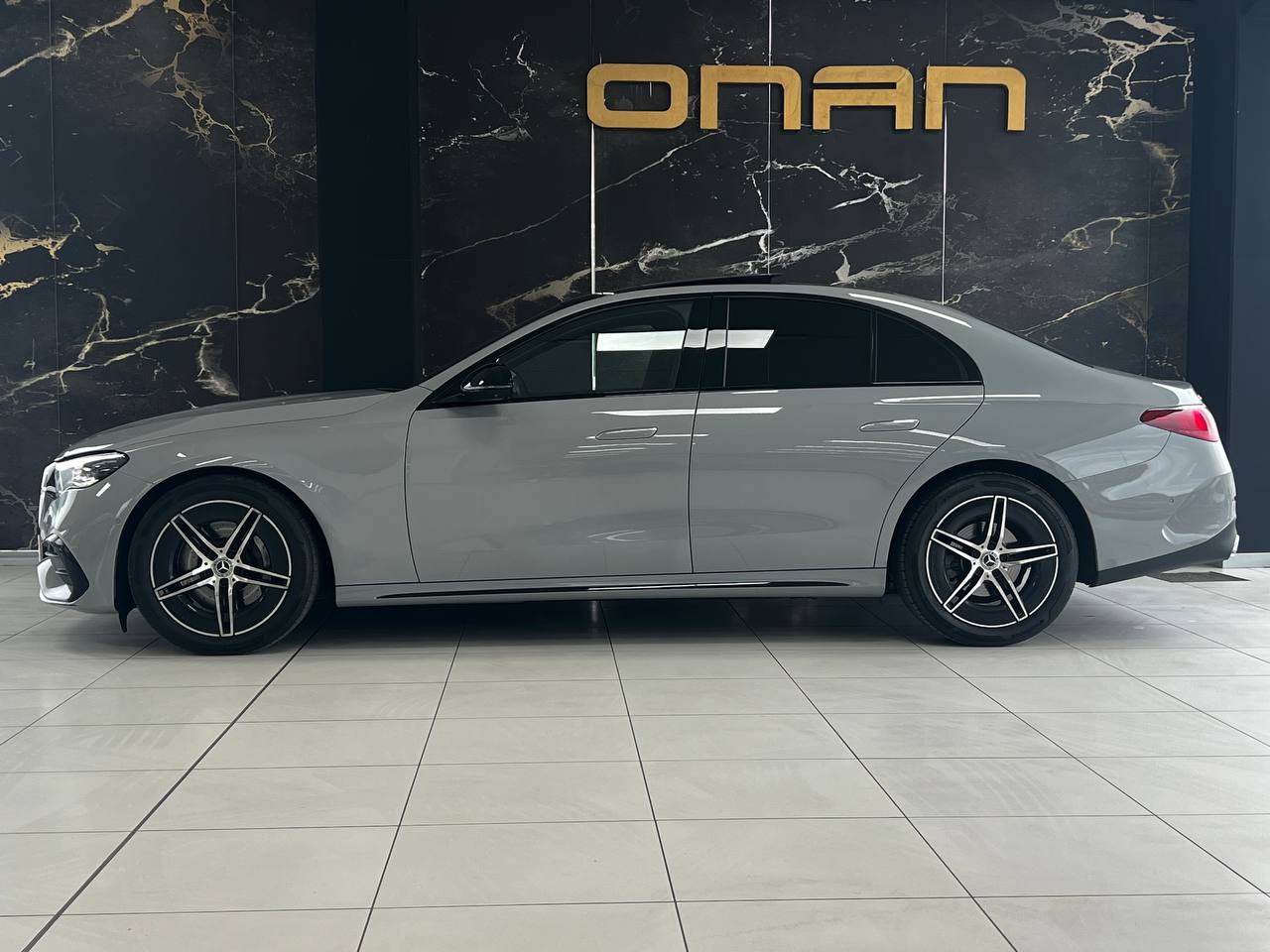 MERCEDES E 220