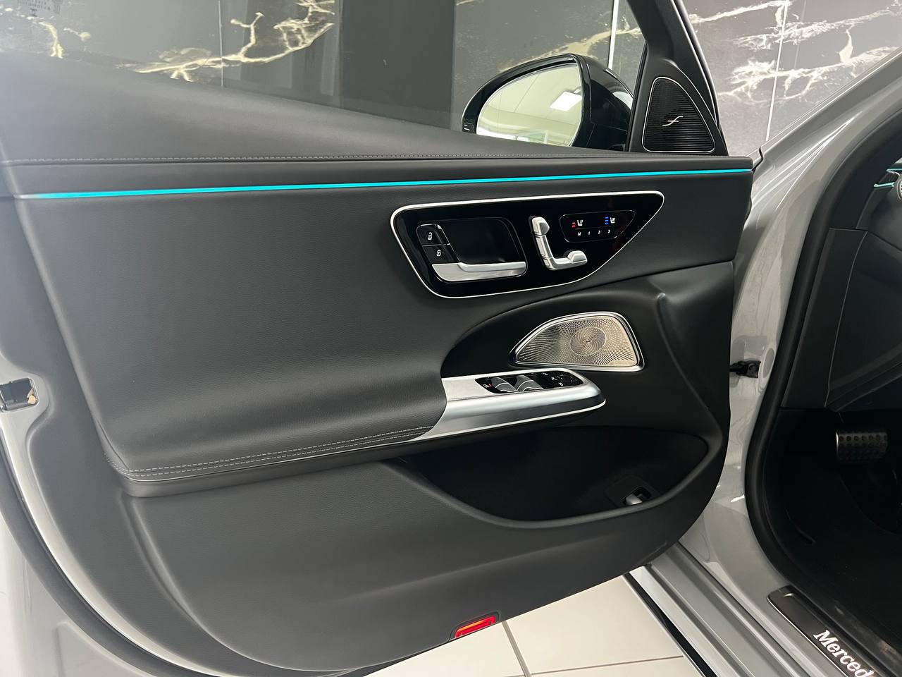 MERCEDES E 220