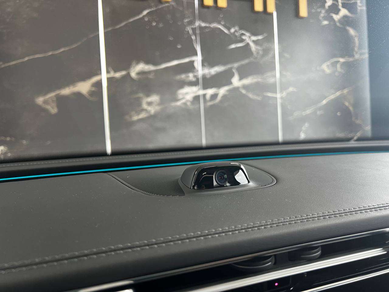 MERCEDES E 220