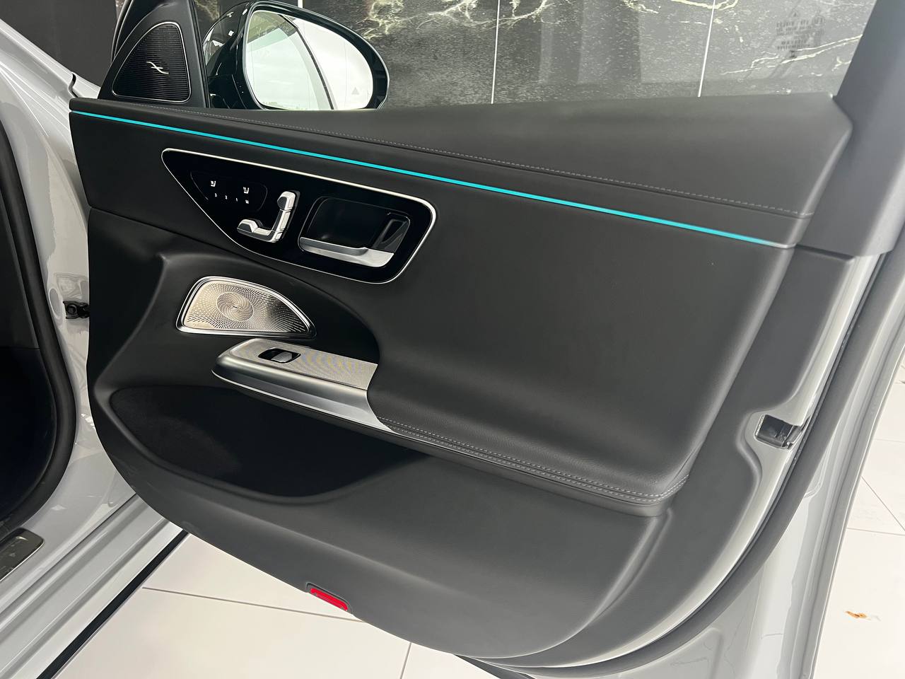 MERCEDES E 220