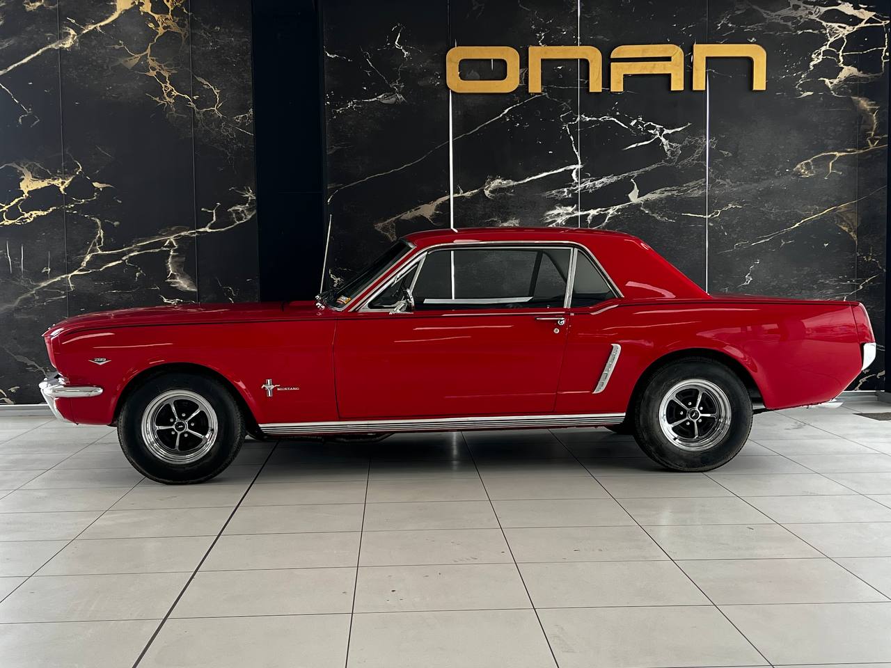 FORD MUSTANG COUPE
