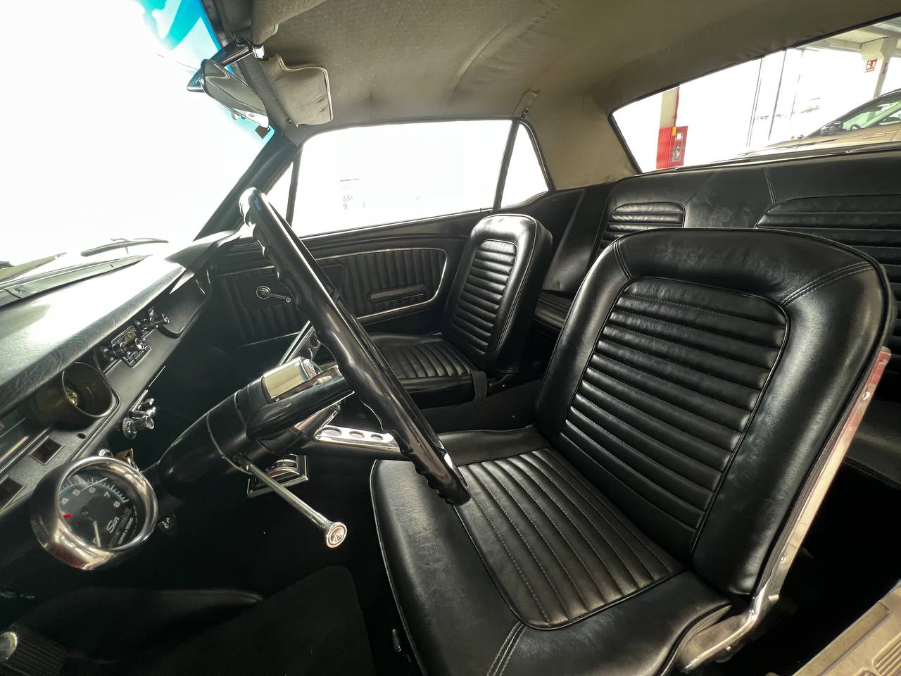 FORD MUSTANG COUPE