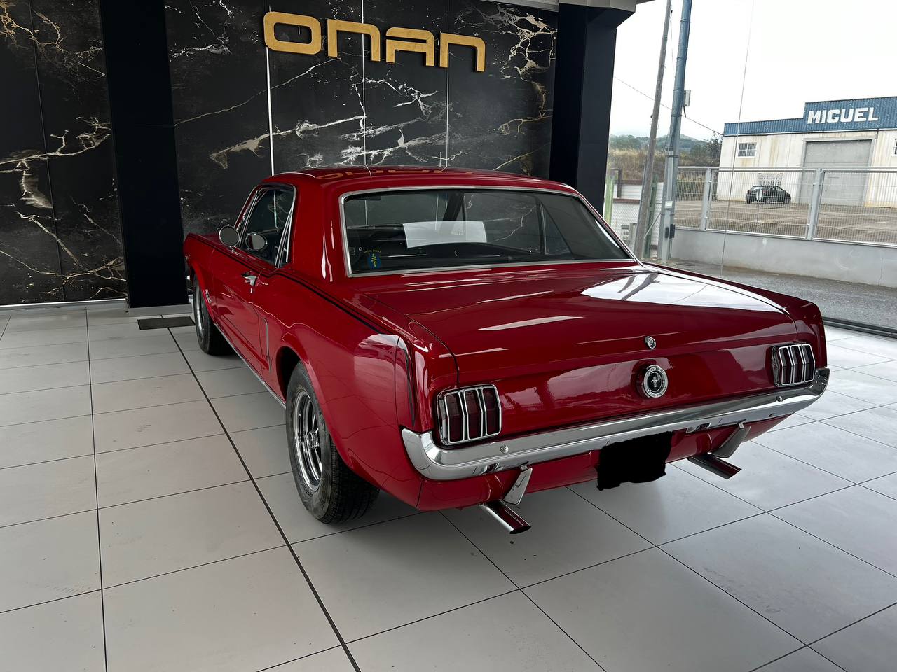 FORD MUSTANG COUPE