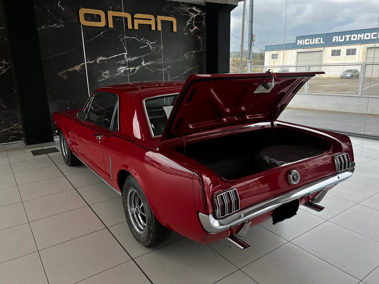 FORD MUSTANG COUPE