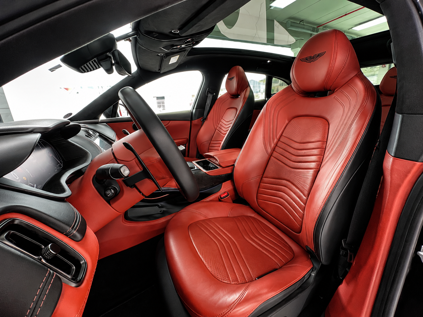 ASTON MARTIN DBX 4.0