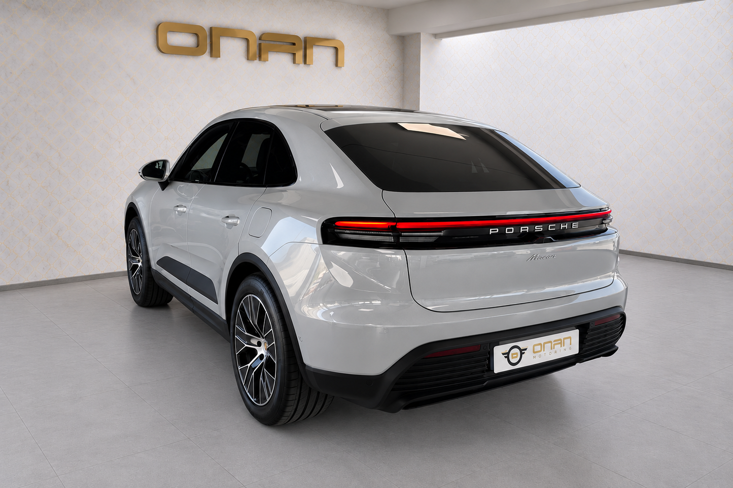PORSCHE MACAN