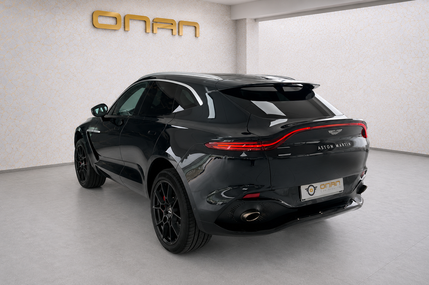 ASTON MARTIN DBX 4.0