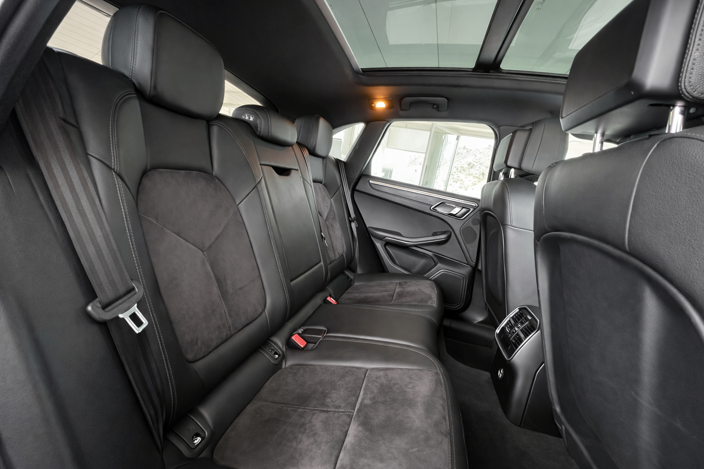 PORSCHE MACAN 2.0