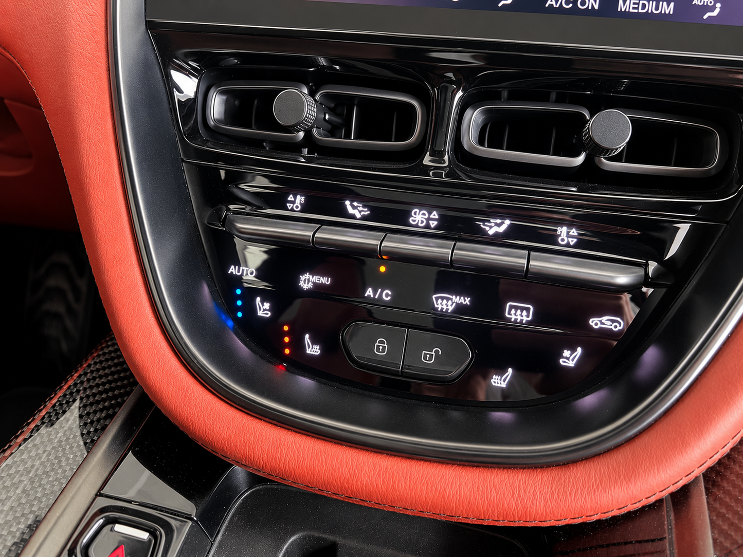 ASTON MARTIN DBX 4.0