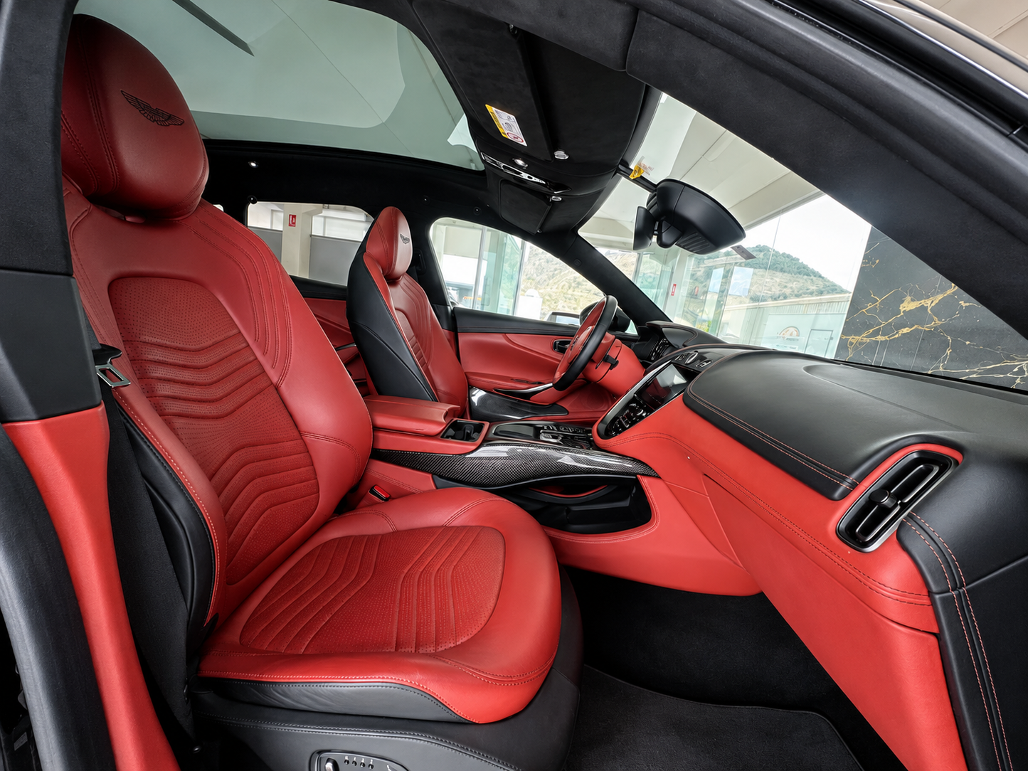 ASTON MARTIN DBX 4.0